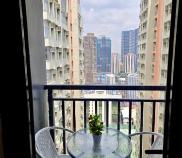 Pio del Pilar Apartamento | Home of the GoodVibes Red Residences Makati