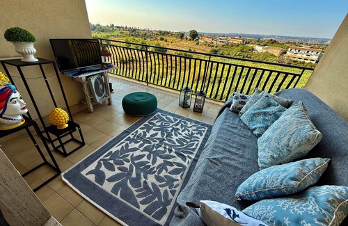 Floridia Apartamento | Home of the Sun & Colors, Wi-Fi, AC, Smart TV, 10 min from Syracusa