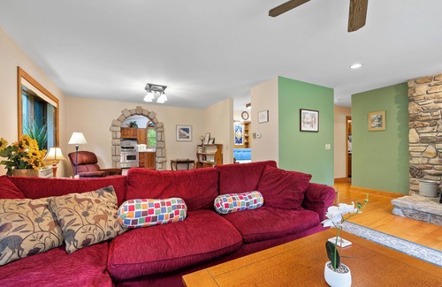 Ellison Bay Cabina | Home on 5 Acres in Ellison Bay- Near The Clearing Folk School!
