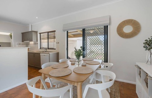 Goolwa Beach Casa | Home on Haynes-1km from Goolwa Beach & Kuti Shack