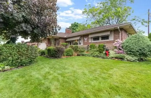Canton Casa | Home on Marilyn by the Hall of Fame