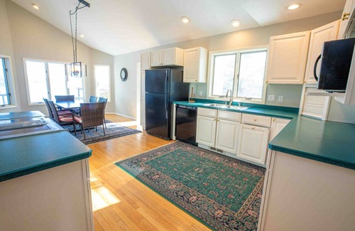 Mandana Casa | Home on Skaneateles Lake with dock near Marina