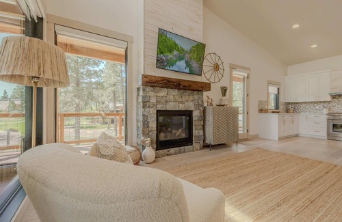 Eureka Casa | Home on the 10th Hole – Home for 8 w/ Incredible Views & Hot Tub