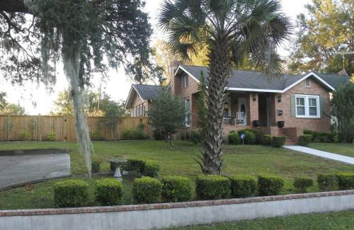 North Charleston Casa | Home On The Hill - Near EVERYTHING Charleston