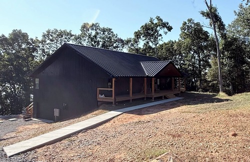 Cadiz Casa | “Home On The Hill"nnThis new vacation rental will not disappoint! Lake front!