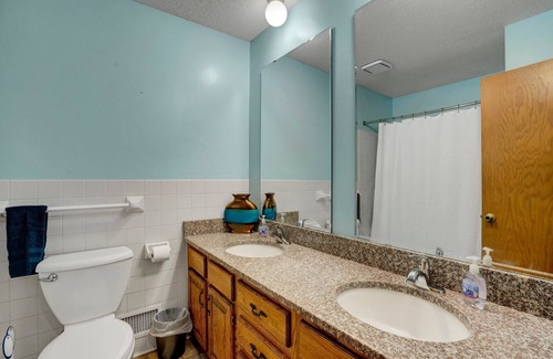 Woodbury Casa | 4 habitaciones en el lago Colby! Twin City Family & Group Getaway! Pasos del agua