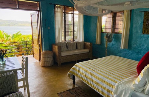 Jinja Apartamento | Home On The Nile water front Cottage