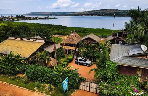 Jinja Apartamento | Home On The Nile water front Cottage
