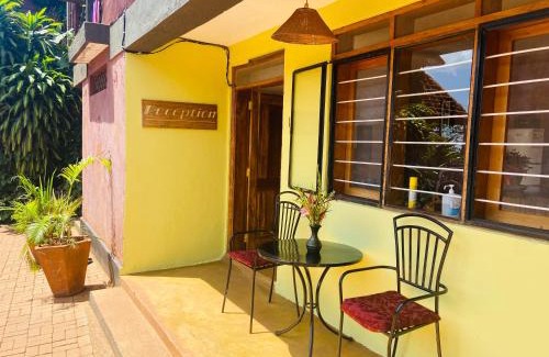 Jinja Apartamento | Home On The Nile water front Cottage