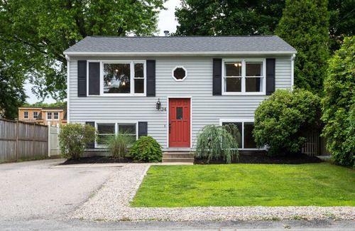 Narragansett Casa | Home one block to river w/ 2 FREE PADDLE BOARDS.10% weekly/ monthly Discount
