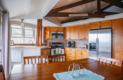 Seven Devils Casa | Home overlooking the mountains with a spacious deck, firepit, grill, W/D, & AC