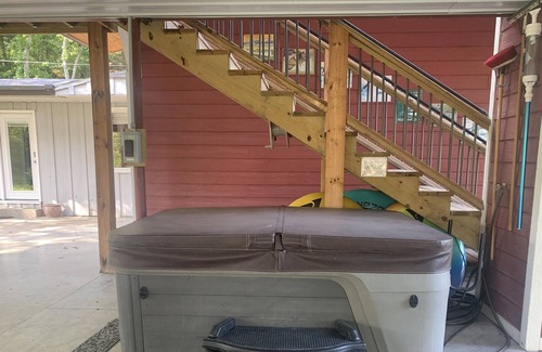 Ozark Casa | Home plus Guest Cottage w' Hot Tub right on the river.