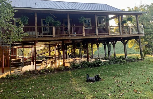 Ozark Casa | Home plus Guest Cottage w' Hot Tub right on the river.