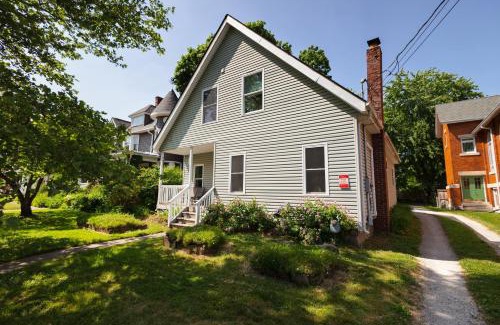 Oberlin Casa | Home STEPS from Oberlin