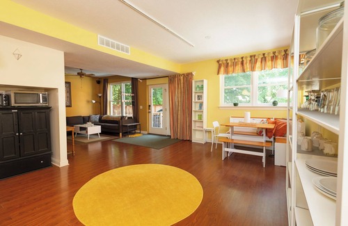 Oberlin Casa | Home STEPS from Oberlin