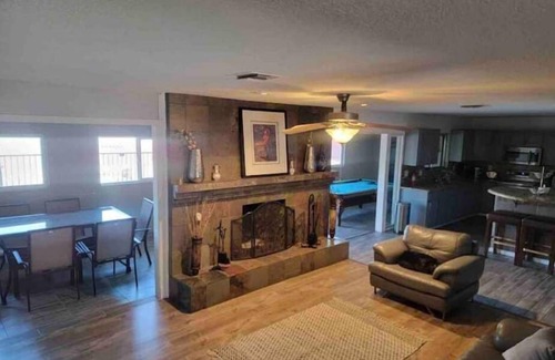 Sunrise Manor Casa | Home Sweet Home / Pool and Jacuzzi Available