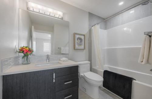 Richmond Casa | Home Theater with AC, Dual Master Suites, BBQ