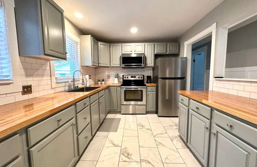 Shell Point Casa | Home Under The Oaks - 3 bedroom - 2 bath - 2 Miles to Parris Island!