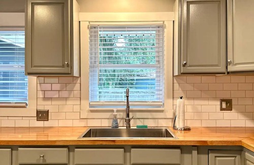 Shell Point Casa | Home Under The Oaks - 3 bedroom - 2 bath - 2 Miles to Parris Island!