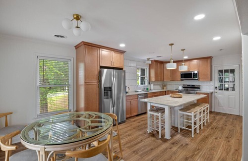 Leesville Casa | Home w/Dock, SUPs, Kayaks, Arcades, Ping-Pong
