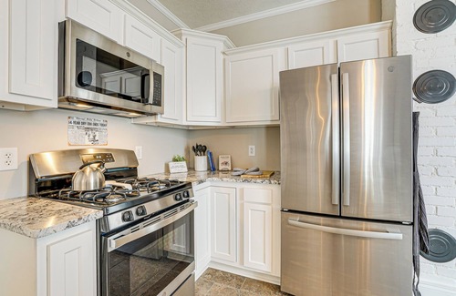 Jeffersonville - Clarksville Cabaña | Home w/ Fenced Backyard, 6 Mi to Dtwn Louisville!