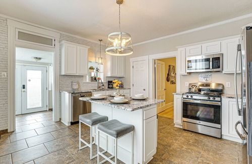 Jeffersonville - Clarksville Cabaña | Home w/ Fenced Backyard, 6 Mi to Dtwn Louisville!