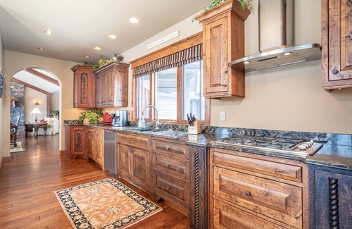 Kalispell Casa | Home w/private dock on Flathead River, hot tub & fireplaces - Flathead River Luxury Retreat