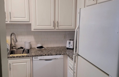Eustis Apartamento | Home With a View Across from Lake Eustis and it's amazing sunsets.