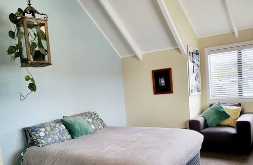 Omokoroa Casa | Home with ample space for everyone