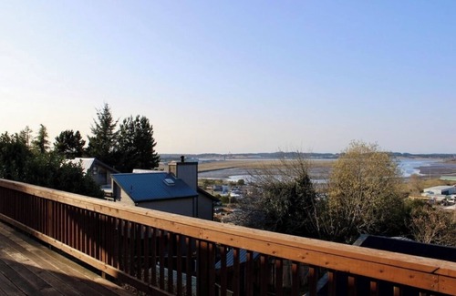 North Bend Casa | Home with arcade, 10 minutes to the dunes, 15 minutes to the beach