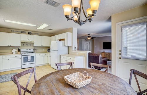 Round Rock Casa | Home with backyard, central AC, & washer/dryer - drive minutes to downtown