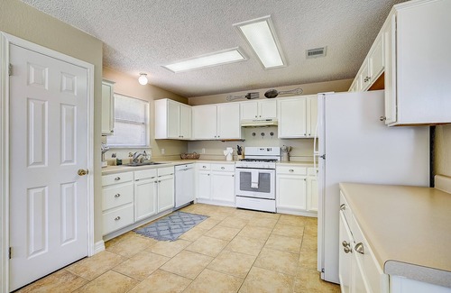 Round Rock Casa | Home with backyard, central AC, & washer/dryer - drive minutes to downtown