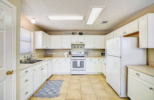 Round Rock Casa | Home with backyard, central AC, & washer/dryer - drive minutes to downtown