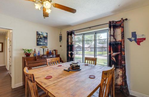 Euless Casa | Home with Backyard Oasis Less Than 7 Mi to ATandT Stadium!