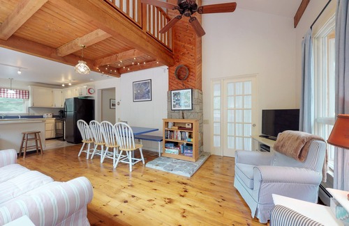 Bar Harbor Casa | ¡NUEVO LISTADO! Inicio con terraza, excelente ubicación en el corazón del Parque Nacional Acadia.