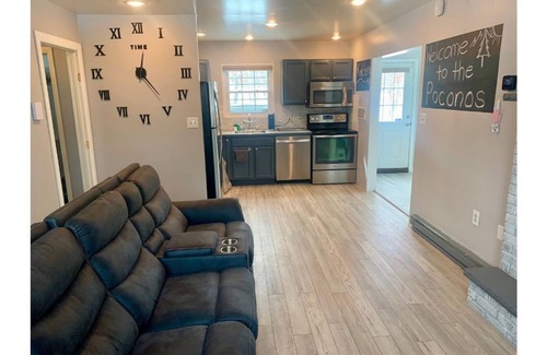 East Stroudsburg Casa | Home with FREE access to 2 Pools, Lake, Fitness, Tennis, Basketball, & MORE.