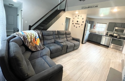 East Stroudsburg Casa | Home with FREE access to 2 Pools, Lake, Fitness, Tennis, Basketball, & MORE.