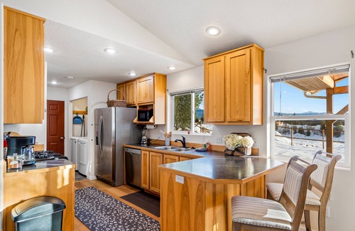 Sagle Casa | Home with free WiFi, washer/dryer & enclosed yard - close to hiking and biking