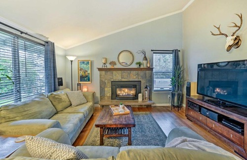 Picnic Point-North Lynnwood Casa | Home with Hot Tub 7 Mi to Edmonds Waterfront!