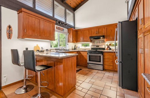 Hawaii Kai Casa | Home with ocean views, studio, large lanai, koi pond, washer/dryer