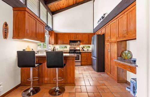 Hawaii Kai Casa | Home with ocean views, studio, large lanai, koi pond, washer/dryer
