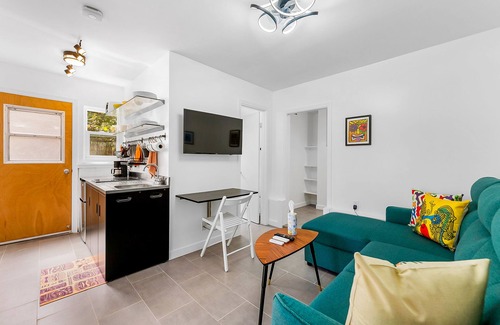 Hawaii Kai Casa | Home with ocean views, studio, large lanai, koi pond, washer/dryer