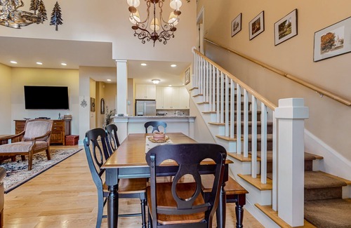 Proctorsville Casa | Home with private apartment, patio, fireplace, on-site pool, gym & tennis access