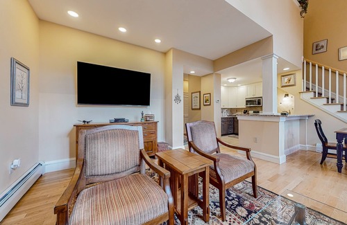 Proctorsville Casa | Home with private apartment, patio, fireplace, on-site pool, gym & tennis access