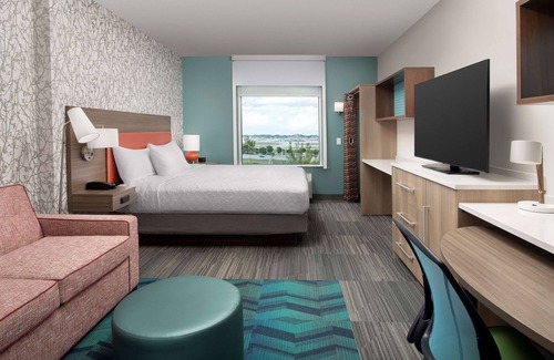 Ludlam Hotel | Home2 Suites by Hilton Miami Airport South Blue Lagoon