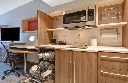 Naples Hotel | Home2 Suites Naples I-75 Pine Ridge Road, FL