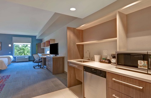 Naples Hotel | Home2 Suites Naples I-75 Pine Ridge Road, FL