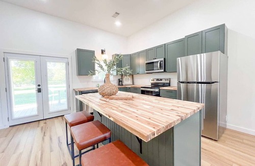 Mountain View Apartamento | Homebase~ A Modern Apt w/ No Extra Cleaning Fee