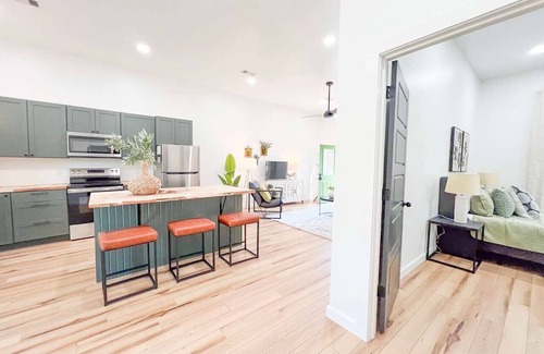 Mountain View Apartamento | Homebase~ A Modern Apt w/ No Extra Cleaning Fee