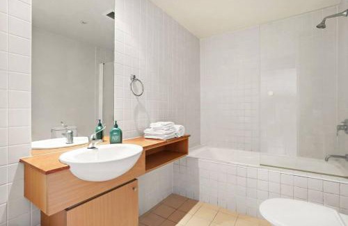 Wentworth Point Apartamento | Homebush l Resort Style Two Bedroom Apartment